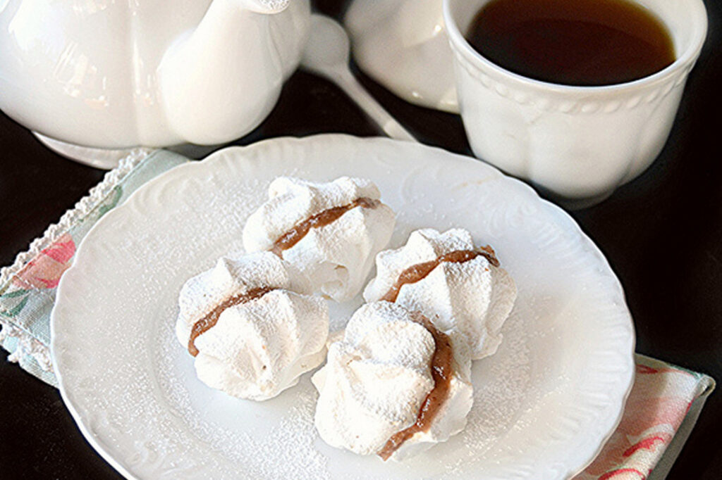 Baci di meringa farciti con crema di marroni all'Aceto Balsamico di Modena IGP