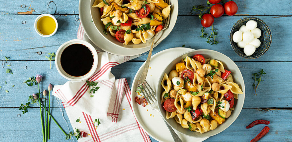 Insalata di pasta con verdure e mozzarelline