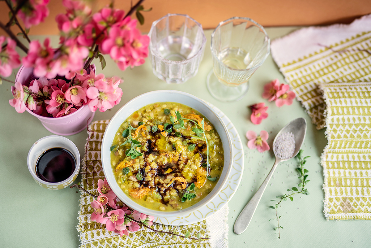 Minestra di orzo e fiori di zucca