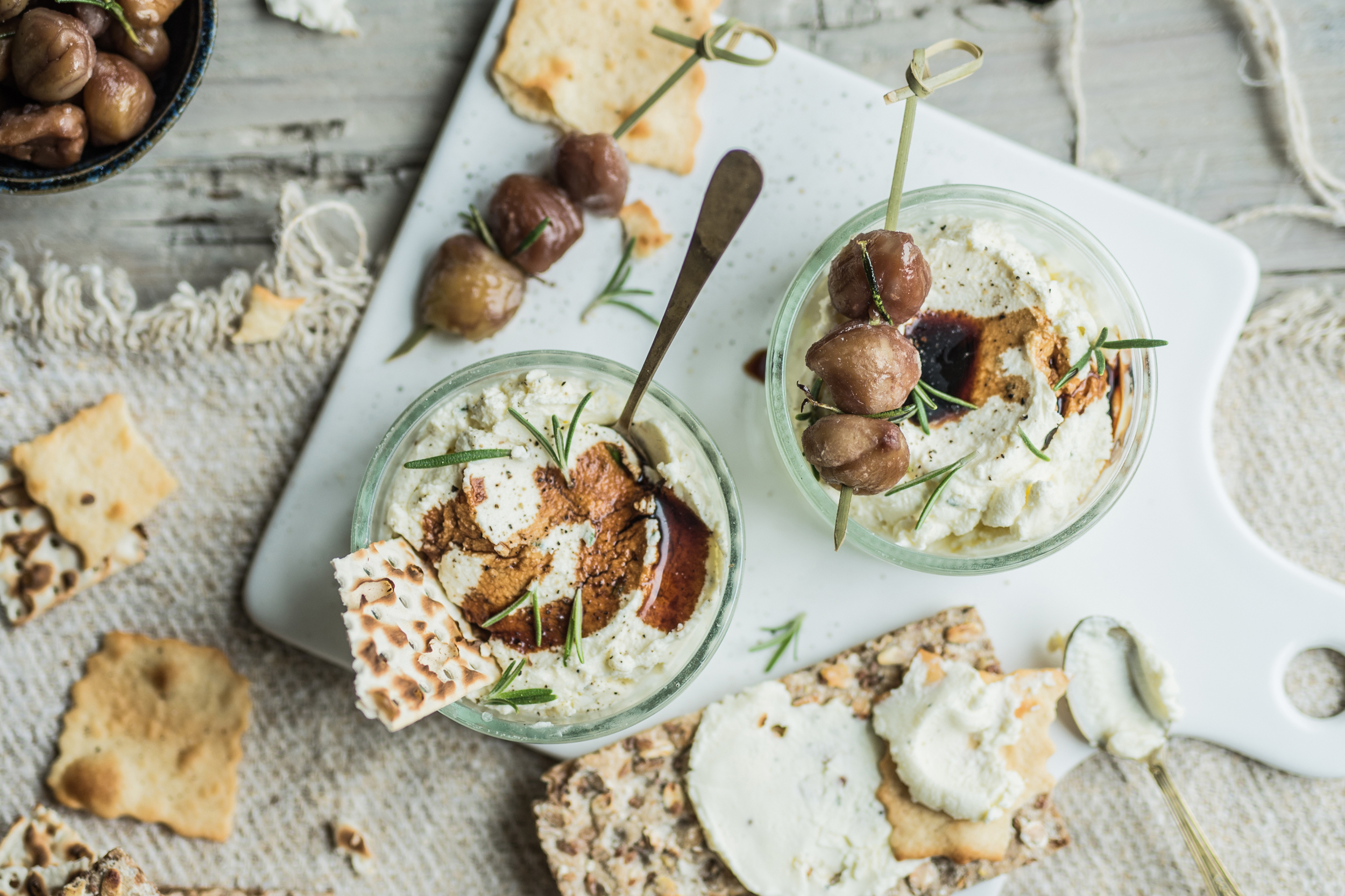 Bicchierino con mousse di mascarpone, spiedino di castagne arrostite e Aceto Balsamico di Modena IGP