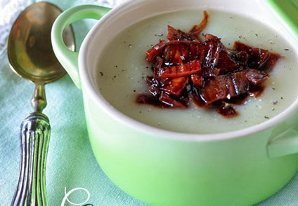 Zuppa di cipolle con Prosciutto di Parma DOP croccante all'Aceto Balsamico di Modena IGP