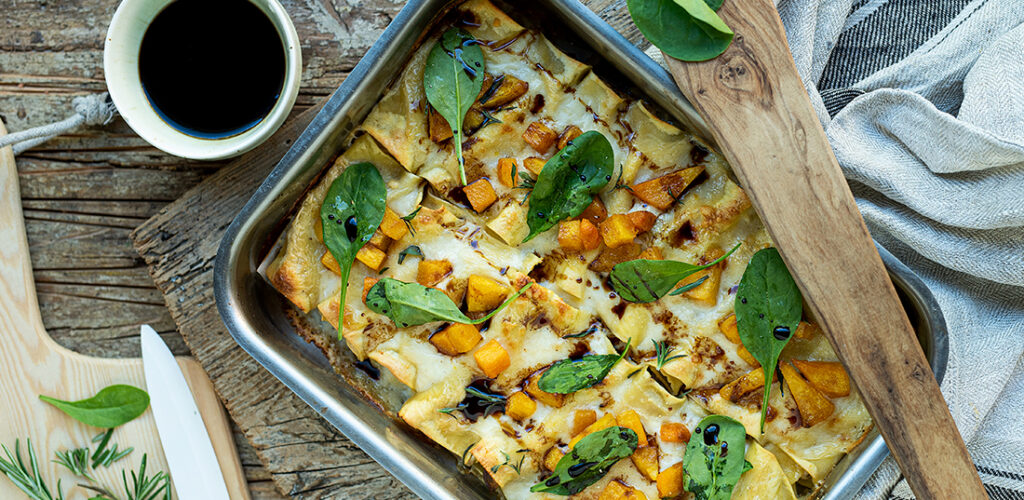 Cannelloni ripieni di ricotta, spinaci e funghi con dadolata di zucca