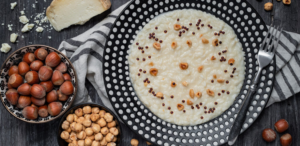 Risotto al Castelmagno con nocciole e perle di Aceto Balsamico di Modena IGP