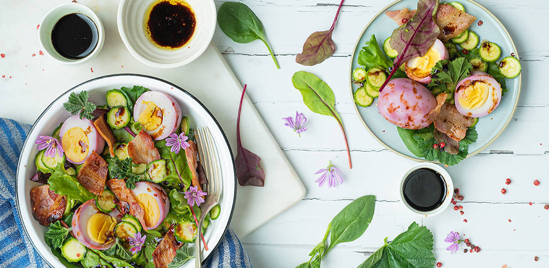 Insalata di lattughino e zucchine, uova marinate all’Aceto Balsamico di Modena e pancetta croccante