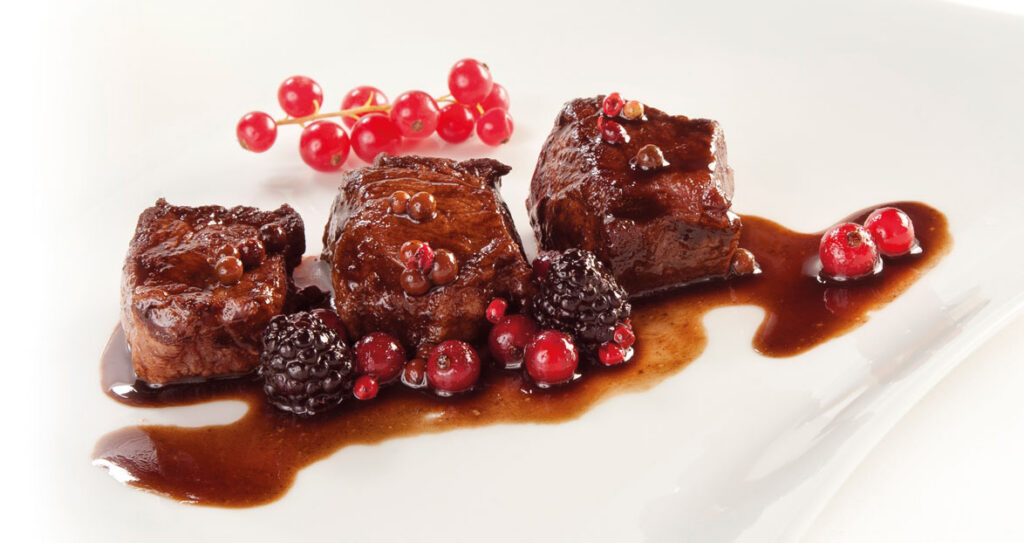 Filetto di cervo con salsa ai frutti di bosco e Aceto Balsamico di Modena IGP