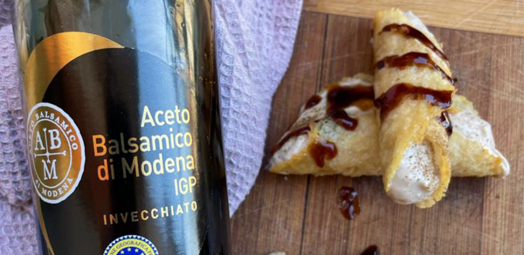 Cannoli salati con mousse di ricotta e riduzione all'Aceto Balsamico di Modena IGP