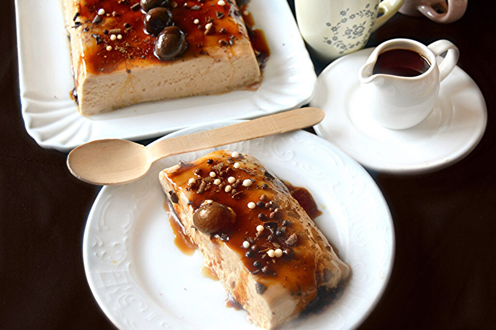 Parfait di gianduia e caffè con salsa al caramello profumato all'Aceto Balsamico di Modena IGP