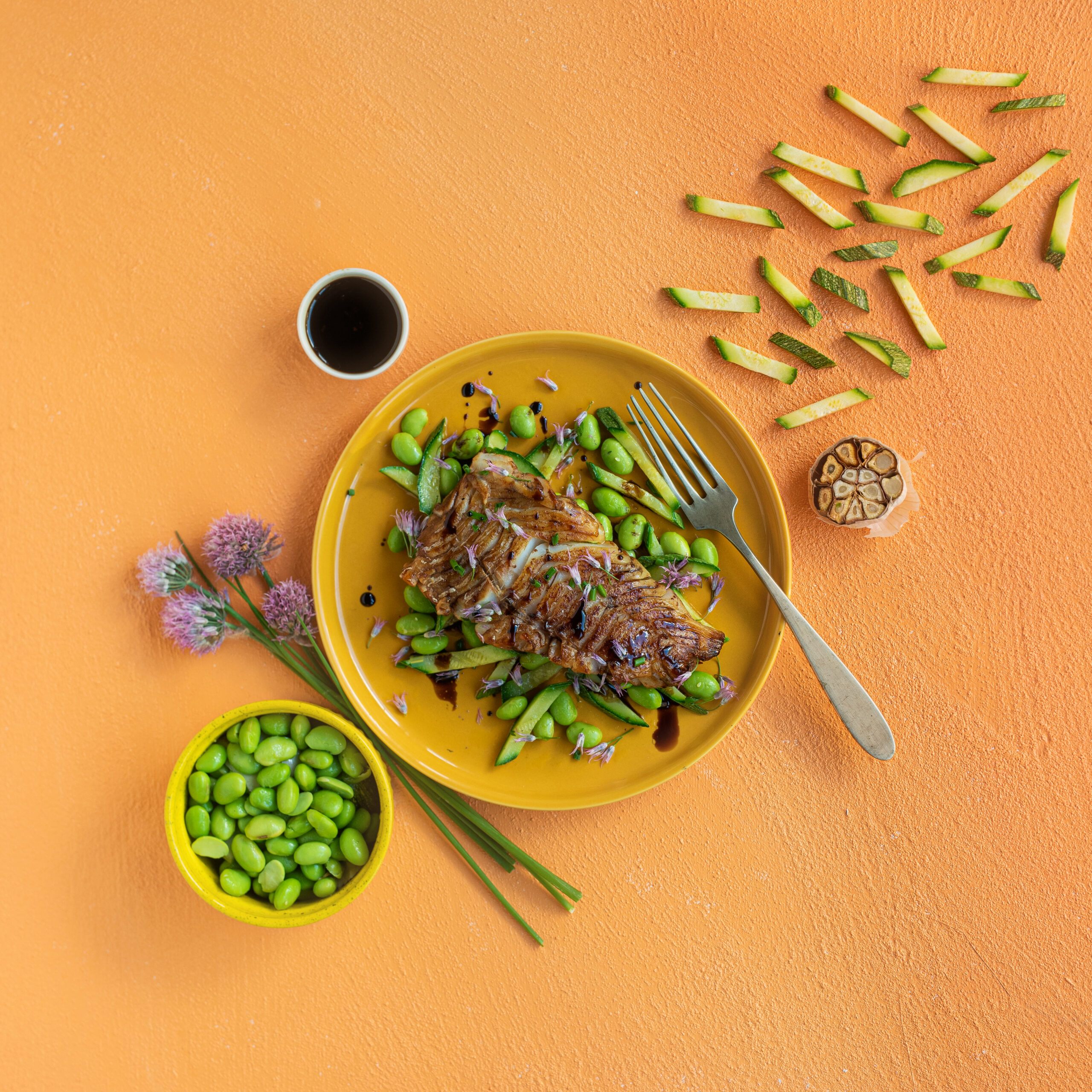 Trancetti di nasello o merluzzo marinato all’Aceto Balsamico di Modena IGP, edamame e cipollotti