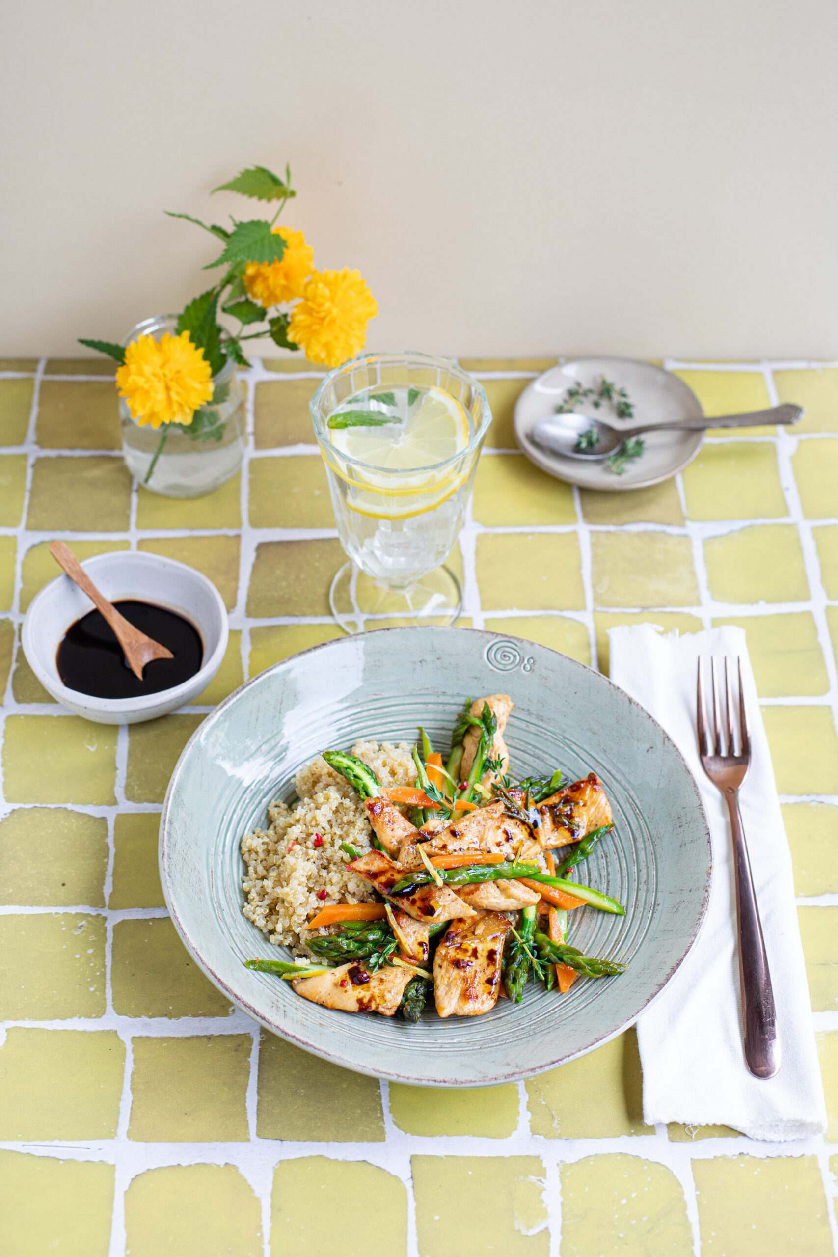 Quinoa agli asparagi con pollo marinato all'Aceto Balsamico di Modena IGP